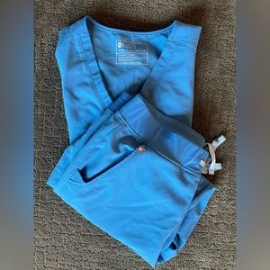 Women’s capri blue figs M